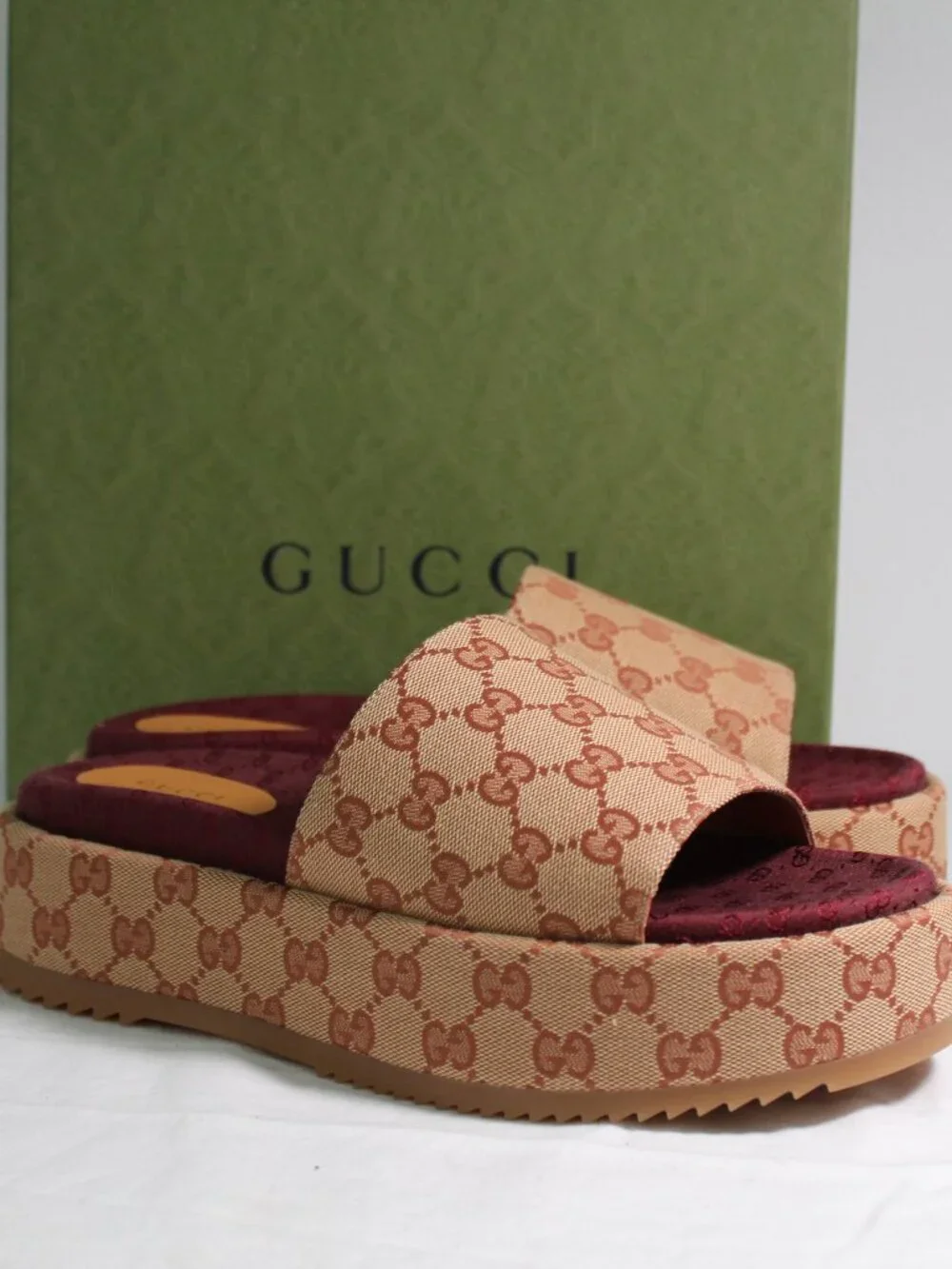 NWB Gucci GG Red Angelina Supreme Platform Sandals Slides Mules 40 843439